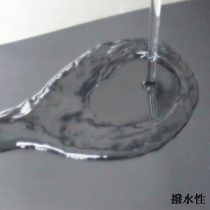 ブラックのオイルレザー 撥水性の参考写真